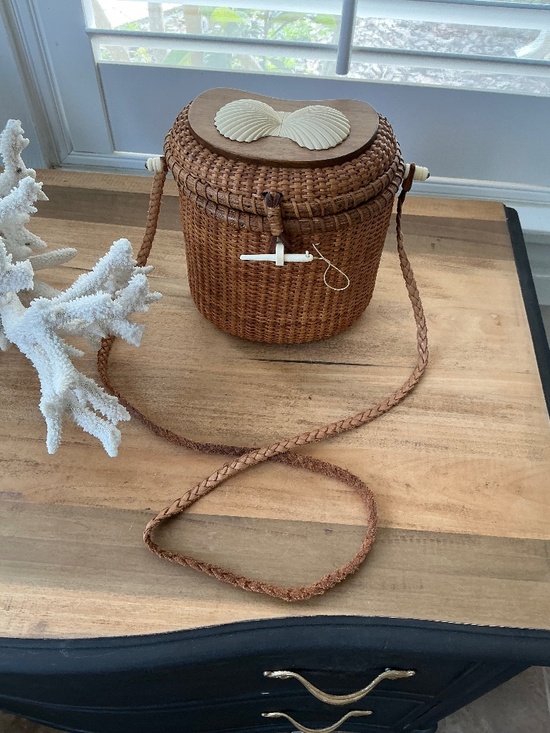 Handbags - FARNUM Nantucket  Scrimshaw Basket Purse